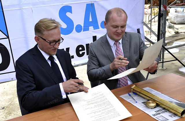Kamień węgielny pod budowę hali widowiskowo-sportowej w Szczecinie - fot. Łukasz Szełemej Największa inwestycja sportowa od czasów powojennych [ZDJĘCIA, WIDEO]