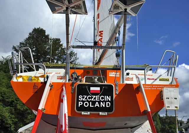 Uroczysty chrzest jednostki klasy Mini nazwanej Calbud - fot. Łukasz Szełemej 30 dni walki z żywiołem na Atlantyku