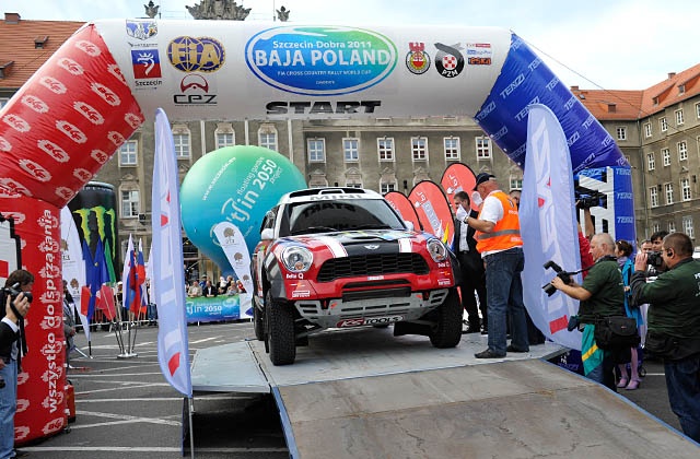 Rajd Baja Poland - fot. Łukasz Szełemej Rajd Baja Poland 2011 rozpoczęty [ZDJĘCIA]