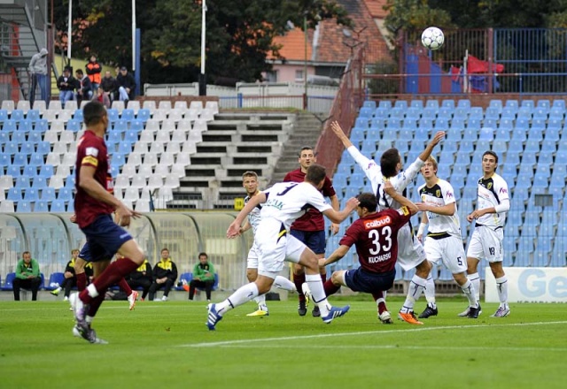 Pogoń Szczecin 5 - 1 Ruch Radzionków - fot. Łukasz Szełemej Pogoń gromi u siebie, Flota wygrywa na wyjeździe [ZDJĘCIA]