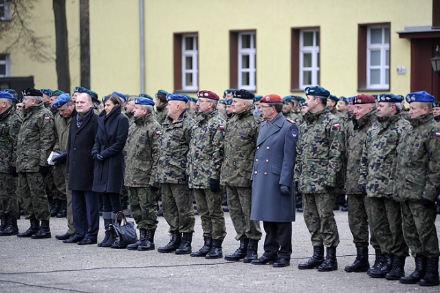 Generał brygady Ireneusz Bartniak przejmuje dowództwo nad 12 Szczecińską Dywizją Zmechanizowaną. Fot. Łukasz Szełemej [PR Szczecin] Szczecińska Dwunastka ma nowego dowódcę [ZDJĘCIA]