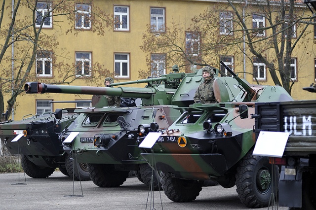 Generał brygady Ireneusz Bartniak przejmuje dowództwo nad 12 Szczecińską Dywizją Zmechanizowaną. Fot. Łukasz Szełemej [PR Szczecin] Szczecińska Dwunastka ma nowego dowódcę [ZDJĘCIA]