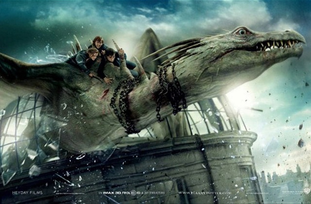 Na Placu Trafalgar w Londynie moknie dziś kilka tysięcy fanów w oczekiwaniu na pojawienie się gwiazd filmowej wersji Harry039ego Pottera. Daniel Radcliffe, Emma Watson i Rupert Grint przejdą po długim, czerwonym dywanie rozwiniętym od Kolumny Nelsona aż do Leicester Square, gdzie kinowa premiera drugiej części filmu Harry Potter i Insygnia Śmierci odbędzie się jednocześnie aż w trzech kinach.