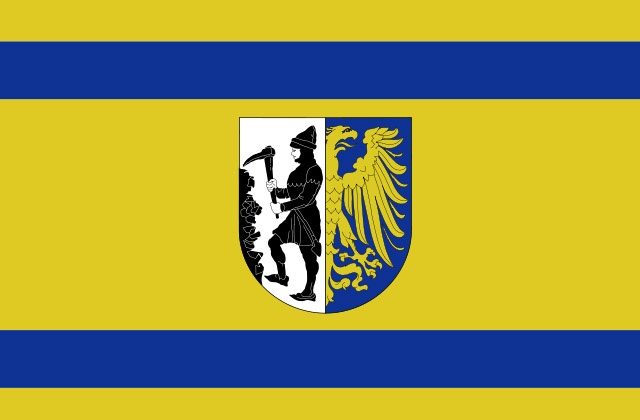 Wiceprezydent Bytomia, Mariusz Wołosz został zaatakowany przez grupę pseudokibiców. Jeden z napastników kopnął go w plecy. Do napadu doszło kiedy wiceprezydent wracał z zakupów. Skończył się wówczas mecz Polonii Bytom z Wartą Poznań.