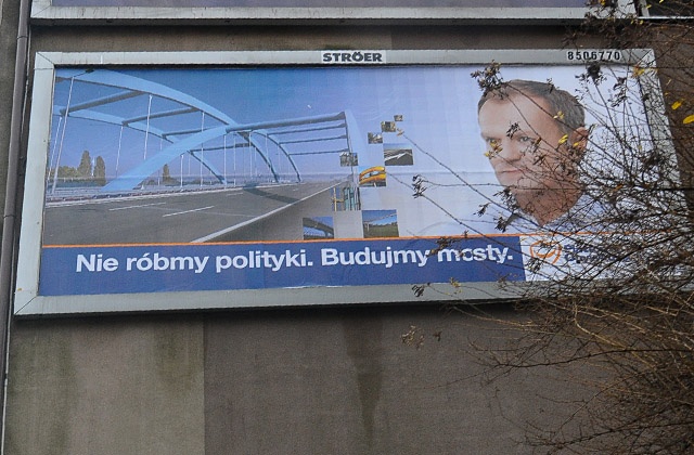 Nie zapadła jeszcze decyzja czy Platforma Obywatelska będzie prowadzić kampanie billboardową. Z informacji do jakich dotarła Rzeczpospolita wynika, że premier podtrzymuje swoją opinię o tym, że reklamy wielkoformatowe są nieefektywne i marnotrawią pieniądze.