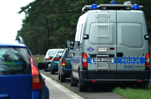 Komenda Główna Policji zapowiada wzmożone kontrole podczas długiego weekendu. Policja apeluje o bezpieczną jazdę zwłaszcza na ruchliwych trasach w kierunku Zakopanego i wybrzeża.