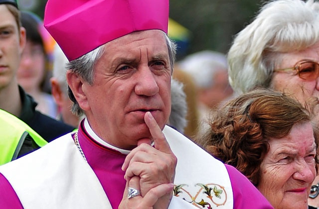 Dzisiaj w Kościele katolickim obchodzona jest uroczystość Wniebowzięcia Matki Bożej. Święto to związane jest z dogmatem, według którego Maryja po zakończeniu życia została wzięta z duszą i ciałem do nieba. Matka Boska Wniebowzięta jest patronką ziemi i roślinności. W kościołach błogosławi się dziś wiązanki kwiatów, w uroczystościach szczególnie licznie uczestniczą rolnicy.