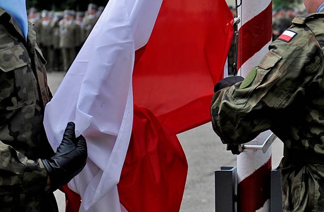 W Afganistanie zginął polski saper - starszy szeregowy Szymon Sitarczuk. Do tragedii doszło podczas patrolu, w wyniku zdetonowania improwizowanego urządzenia wybuchowego.