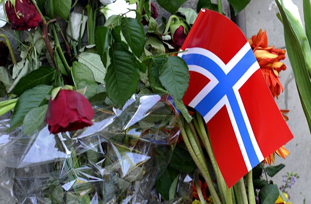 Dzisiaj władze norweskie otworzyły wstęp na wysepkę Utoeya rodzinom ofiar masakry z 22 lipca. Prawo do odwiedzin wyspy otrzymali też ocaleli z pogromu uczestnicy obozu młodzieżówki Partii Pracy - głównej siły politycznej rządzącej lewicowej koalicji.