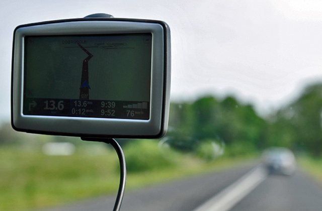 Osoba, która ma zainstalowany w samochodzie GPS z pirackim oprogramowaniem, nie musi obawiać się ani policji, ani służby celnej - czytamy w Dzienniku Gazecie Prawnej.