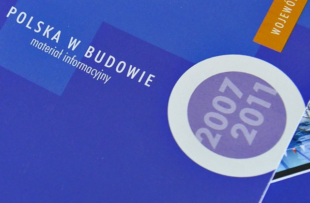 Państwowa Komisja Wyborcza sprawdzi sprawę finansowania konferencji Platformy Obywatelskiej Polska w budowie. PiS złożył zawiadomienie do PKW, że komitet wyborczy PO jeszcze przed zarejestrowaniem, finansował materiały wyborcze. PO się broni: twierdzi, że konferencja Polska w budowie, była organizowana za pieniądze partyjne. Za spot podczas tej konferencji zapłaci wprawdzie komitet wyborczy PO, ale samo zamówienie będzie formalnie sfinansowane już po zarejestrowaniu tego komitetu.