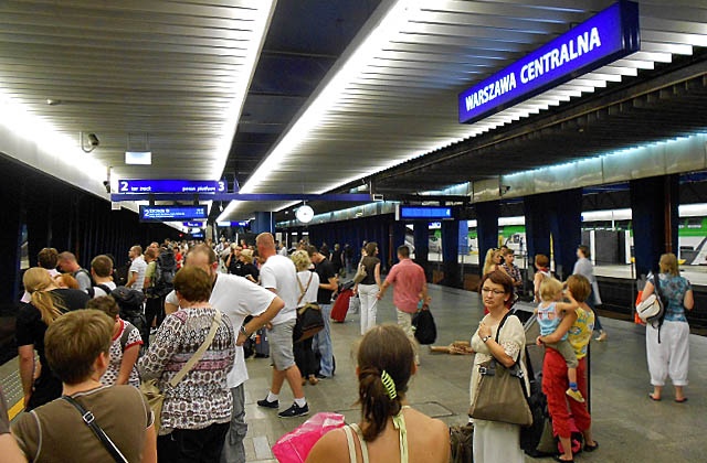 Za oknem piękna, wakacyjna pogoda. Nic dziwnego, że turyści odpoczywający nad morzem czy w górach postanowili skorzystać z ostatnich słonecznych dni i odkładają powrót do domu.