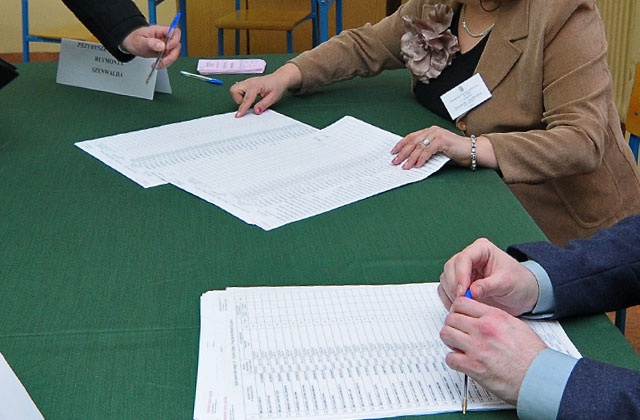 Blisko połowa Polek nie bierze udziału w wyborach. Zwykle frekwencja wśród kobiet jest od 5 do 10 procent niższa niż wśród mężczyzn. Żeby zachęcić panie do udziału w wyborach, koalicja Masz głos, Masz Wybór zorganizowała kampanię Kobiety na wybory.