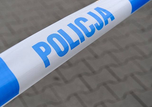 Zabrzańska policja bada okoliczności strzelaniny w lombardzie, w centrum miasta, w której zginęły dwie osoby. Według pierwszych ustaleń, mogło dość do porachunków rodzinnych. Ofiary to kobieta i mężczyzna - byli małżonkowie - powiedział Radiu Katowice rzecznik zabrzańskiej policji Marek Wypych. Najprawdopodobniej doszło między nimi do awantury. Mężczyzna strzelił do kobiety, po czym popełnił samobójstwo.