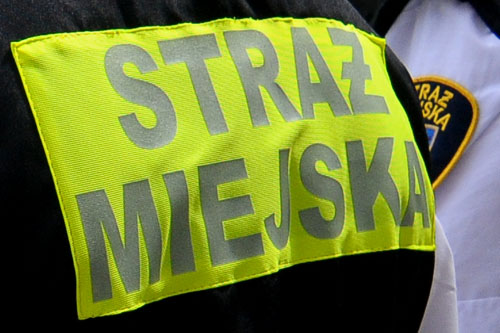 Straż Miejska będzie mogła częściej karać mandatami - o planach MSW informuje Rzeczpospolita.