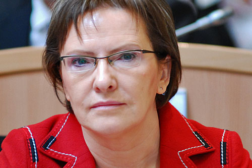 Sejm pracuje także przez komisje, a nie tylko na sali sejmowej - uważa Ewa Kopacz. Marszałek Sejmu odniosła się w ten sposób do zarzutów Gazety Wyborczej dotyczących odsyłania przez nią ustaw do sejmowej komisji ustawodawczej.