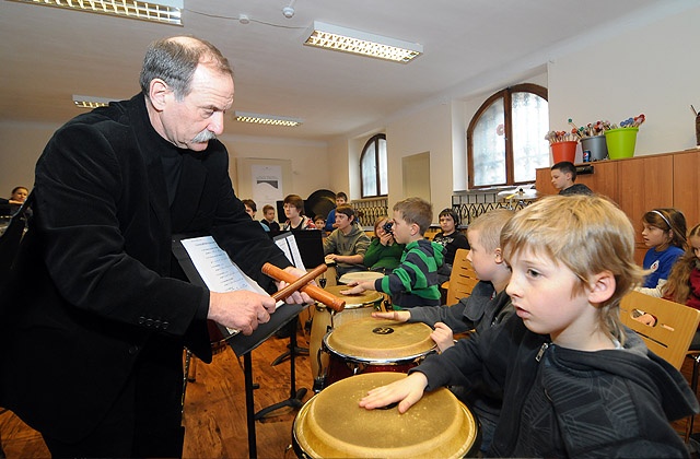 Dziś i jutro w Akademii Sztuki w Szczecinie odbywają się warsztaty perkusyjne dla dzieci i młodzieży z regionu, które prowadzi perkusista z Hawany Marcos Manuel Gregorio. Fot. Piotr Sawiński [PR Szczecin] Warsztaty perkusyjne muzyki kubańskiej [WIDEO, ZDJĘCIA]