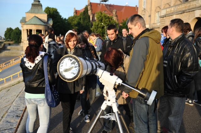 Obserwowali wędrówkę Wenus po tarczy Słońca. Fot. Łukasz Szełemej [PR Szczecin] Niezwykłe zjawisko w Szczecinie, następne za 105 lat [WIDEO, DUŻO ZDJĘĆ]