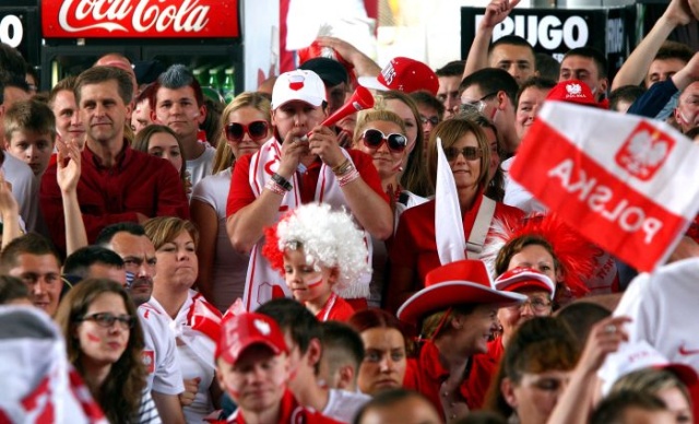 Kibica biało-czerwonych dopingowały setki szczecinian. Fot. Piotr Kołodziejski [PR Szczecin] Polska remisuje z Grecją. Wśród szczecinian emocje[ZDJĘCIA]