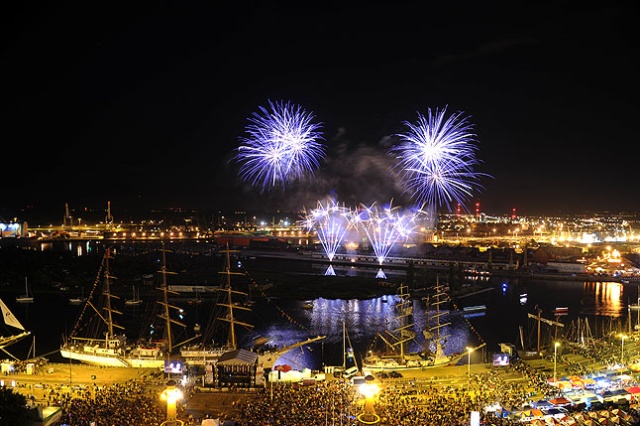 Fajerwerki. Fot. Łukasz Szełemej [PR Szczecin] Dni Morza na Wałach Chrobrego [ZDJĘCIA]