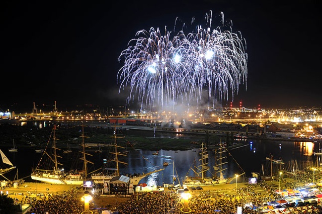 Fajerwerki. Fot. Łukasz Szełemej [PR Szczecin] Dni Morza na Wałach Chrobrego [ZDJĘCIA]