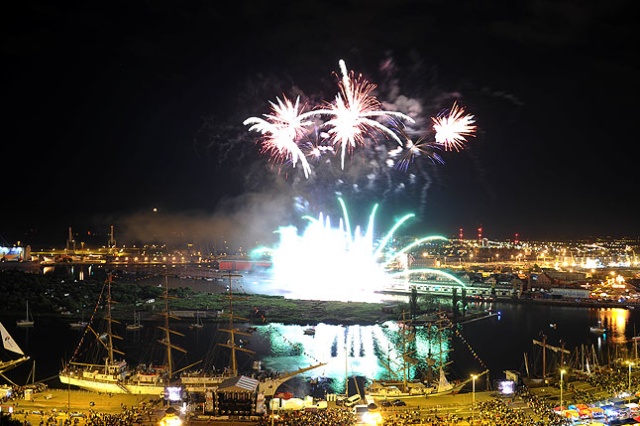 Fajerwerki. Fot. Łukasz Szełemej [PR Szczecin] Dni Morza na Wałach Chrobrego [ZDJĘCIA]