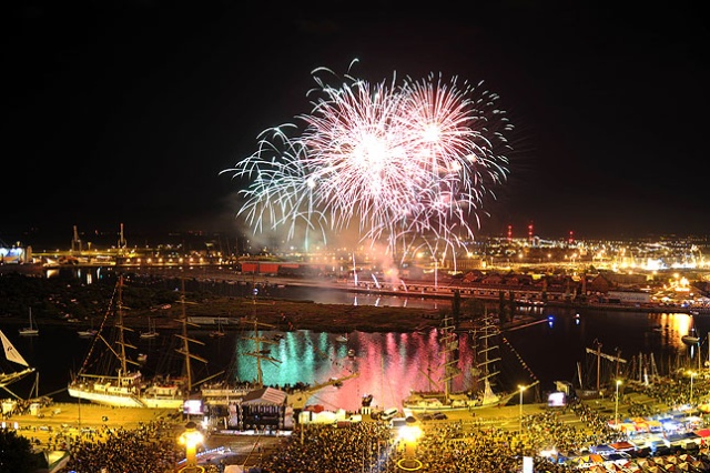 Fajerwerki. Fot. Łukasz Szełemej [PR Szczecin] Dni Morza na Wałach Chrobrego [ZDJĘCIA]