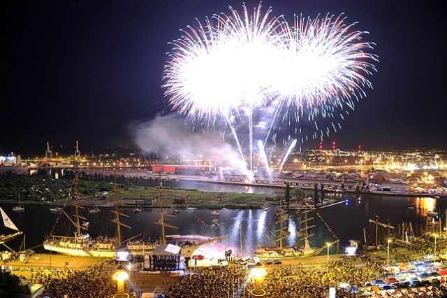 Fajerwerki. Fot. Łukasz Szełemej [PR Szczecin] Dni Morza na Wałach Chrobrego [ZDJĘCIA]