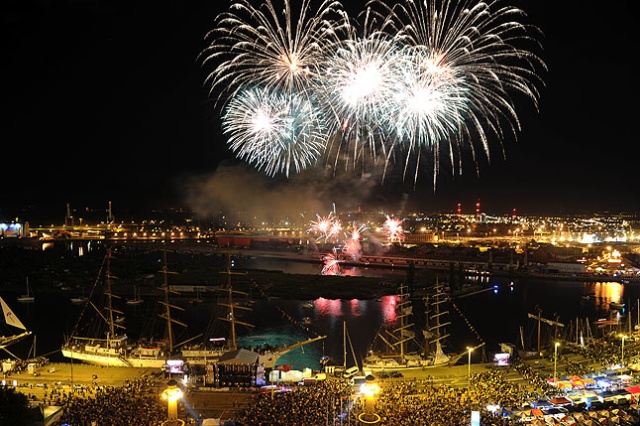 Fajerwerki. Fot. Łukasz Szełemej [PR Szczecin] Dni Morza na Wałach Chrobrego [ZDJĘCIA]