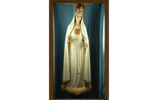 Wśród pamiątek, które pozostały w Szczecinie, jest figura Matki Boskiej Fatimskiej, którą koronował Ojciec Święty. Fot. Archiwum prywatne. 25 lat temu w Szczecinie był papież [ZDJĘCIA]