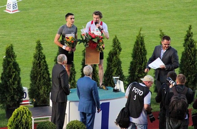 W biegu na 800 metrów zwyciężył Adam Kszczot (z lewej), a swoją karierę zakończył Paweł Czapiewski (z prawej), który po raz ostatni wystartował w biegu na 800 metrów. Fot. Piotr Kołodziejski [PR Szczecin] Memoriał Kusocińskiego przeszedł do historii [ZDJĘCIA]