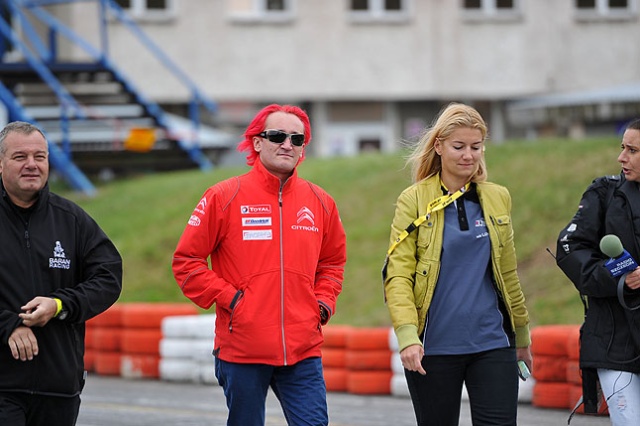 Ostatnie chwile przed rajdem Baja Poland 2012. Fot. Łukasz Szełemej [PR Szczecin] Hołowczyc i Małysz za kierownicą autobusu [WIDEO, ZDJĘCIA]