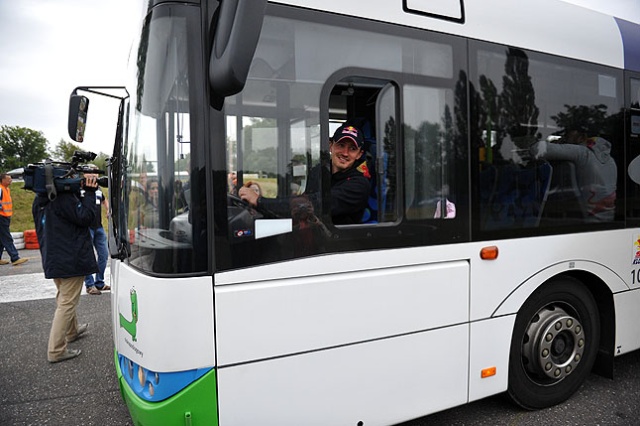 Ostatnie chwile przed rajdem Baja Poland 2012. Fot. Łukasz Szełemej [PR Szczecin] Hołowczyc i Małysz za kierownicą autobusu [WIDEO, ZDJĘCIA]
