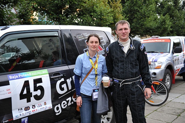 60 zawodników rajdu Baja Poland wystartowało z placu Żołnierza Polskiego w Szczecinie. Fot. Łukasz Szełemej [PR Szczecin] Baja Ruszyła! [WIDEO, ZDJĘCIA]