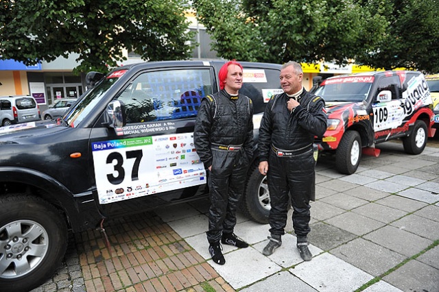 60 zawodników rajdu Baja Poland wystartowało z placu Żołnierza Polskiego w Szczecinie. Fot. Łukasz Szełemej [PR Szczecin] Baja Ruszyła! [WIDEO, ZDJĘCIA]