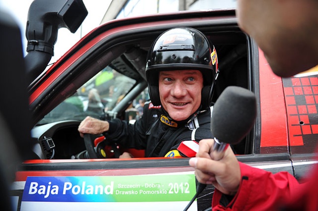 60 zawodników rajdu Baja Poland wystartowało z placu Żołnierza Polskiego w Szczecinie. Fot. Łukasz Szełemej [PR Szczecin] Baja Ruszyła! [WIDEO, ZDJĘCIA]