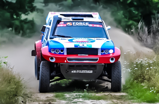 Najlepsi kierowcy rajdowi w autach terenowych i quadach walczą na piaskach poligonu drawskiego. Trwa rajd Baja. Fot. Łukasz Szełemej [PR Szczecin] Baja 2012: Drawsko prawie jak Dakar [ZDJĘCIA]