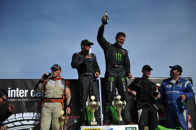 Krzysztof Hołowczyc wygrał rozgrywany w Szczecinie i regionie rajd Baja Poland. Fot. Łukasz Szełemej [PR Szczecin] Rajd Baja: Hołowczyc pierwszy! [ZDJĘCIA]