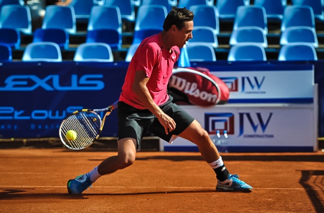 Federico Delbonis (ARG - biały) kontra Nicolas Devilder (FRA - czerwony). Fot. Łukasz Szełemej [PR Szczecin] Pierwszy Polak odpada z Pekao Open [ZDJĘCIA]