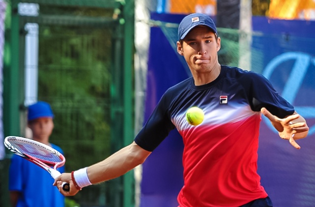 Jonathan Dasnieres De Veigy (FRA - biały) kontra Dusan Lajovic (SRB - czerwony). Fot. Łukasz Szełemej [PR Szczecin] Pierwszy Polak odpada z Pekao Open [ZDJĘCIA]