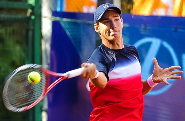 Jonathan Dasnieres De Veigy (FRA - biały) kontra Dusan Lajovic (SRB - czerwony). Fot. Łukasz Szełemej [PR Szczecin] Pierwszy Polak odpada z Pekao Open [ZDJĘCIA]
