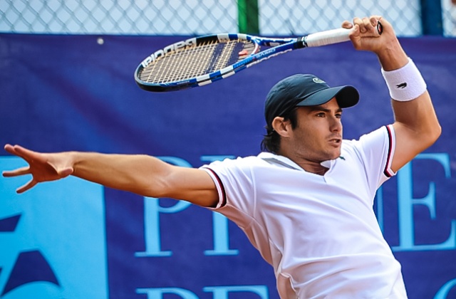 Jonathan Dasnieres De Veigy (FRA - biały) kontra Dusan Lajovic (SRB - czerwony). Fot. Łukasz Szełemej [PR Szczecin] Pierwszy Polak odpada z Pekao Open [ZDJĘCIA]