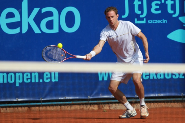 F. Volandri (ITA - biały) vs A. Giannessi (ITA - czerwony). Fot. Łukasz Szełemej [PR Szczecin] Pekao Open: Panfil pokonał Niemca [DUŻO ZDJĘĆ]