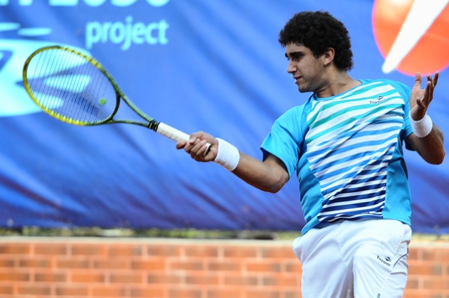 F. Arguello (ARG - biały) vs J. Mertl (CZE - niebieski). Fot. Łukasz Szełemej [PR Szczecin] Pekao Open: Panfil pokonał Niemca [DUŻO ZDJĘĆ]