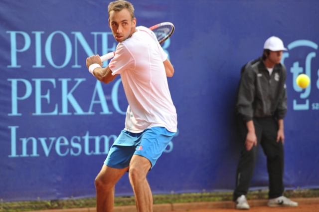 G. Andreozzi (ARG - biały) vs T. Schoorel (ARG - niebieski). Fot. Łukasz Szełemej [PR Szczecin] Pekao Open: Panfil pokonał Niemca [DUŻO ZDJĘĆ]