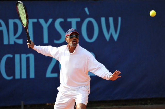 Polskie gwiazdy filmu, teatru i kabaretu można zobaczyć na kortach przy al. Wojska Polskiego w Szczecinie. Fot. Łukasz Szełemej [PR Szczecin] Gwiazdy na kortach! Turniej Artystów [DUŻO ZDJĘĆ]