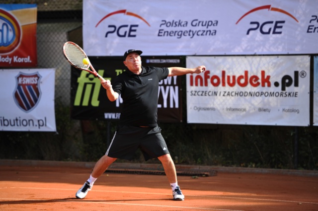 Polskie gwiazdy filmu, teatru i kabaretu można zobaczyć na kortach przy al. Wojska Polskiego w Szczecinie. Fot. Łukasz Szełemej [PR Szczecin] Gwiazdy na kortach! Turniej Artystów [DUŻO ZDJĘĆ]