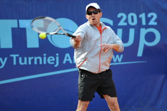 Polskie gwiazdy filmu, teatru i kabaretu można zobaczyć na kortach przy al. Wojska Polskiego w Szczecinie. Fot. Łukasz Szełemej [PR Szczecin] Gwiazdy na kortach! Turniej Artystów [DUŻO ZDJĘĆ]