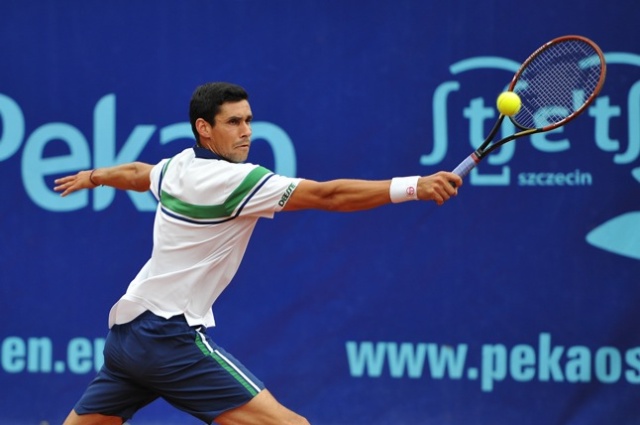 W pierwszym półfinale Rumun Victor Hanescu (na zdj.) wygrał 6:3, 6:4 z Francuzem Jonathanem Dasnieresem de Veigy. Fot. Łukasz Szełemej [PR Szczecin] Rumuńsko-hiszpański finał Pekao Szczecin Open [ZDJĘCIA]