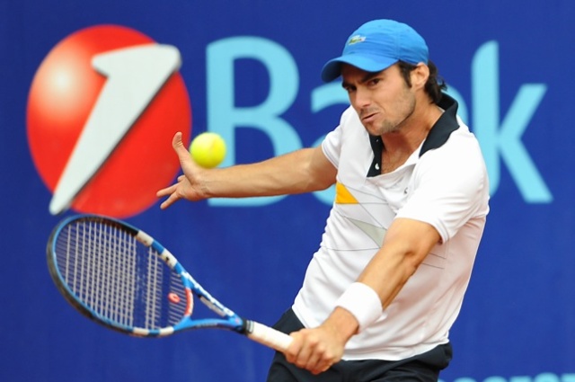 W pierwszym półfinale Rumun Victor Hanescu (na zdj.) wygrał 6:3, 6:4 z Francuzem Jonathanem Dasnieresem de Veigy. Fot. Łukasz Szełemej [PR Szczecin] Rumuńsko-hiszpański finał Pekao Szczecin Open [ZDJĘCIA]